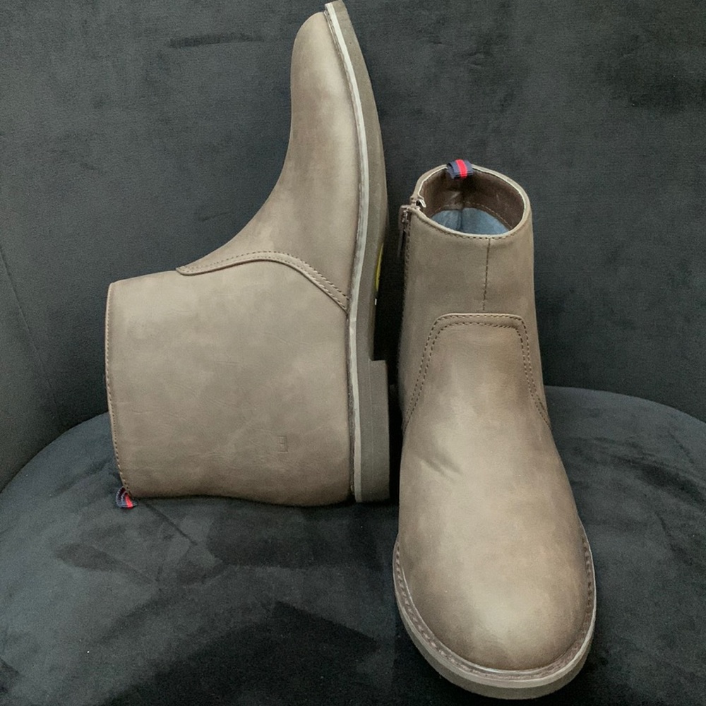 Boys, size 5, new Tommy Hilfiger brown ankle boot